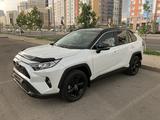 Toyota RAV4 2021 годаfor20 000 000 тг. в Астана