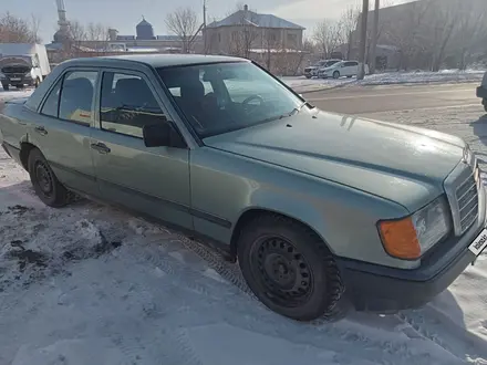 Mercedes-Benz E 260 1989 года за 1 500 000 тг. в Караганда – фото 4