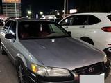 Toyota Camry 1999 года за 2 700 000 тг. в Усть-Каменогорск – фото 2