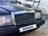 Mercedes-Benz E 200 1991 года за 850 000 тг. в Тараз – фото 2