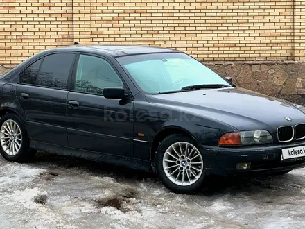BMW 520 1996 года за 2 400 000 тг. в Караганда