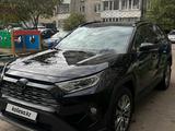 Toyota RAV4 2020 года за 18 000 000 тг. в Петропавловск