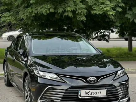 Toyota Camry 2022 года за 14 500 000 тг. в Алматы – фото 9