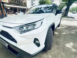 Toyota RAV4 2021 года за 19 900 000 тг. в Алматы – фото 2