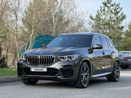 BMW X5 2022 года за 50 500 000 тг. в Алматы – фото 3