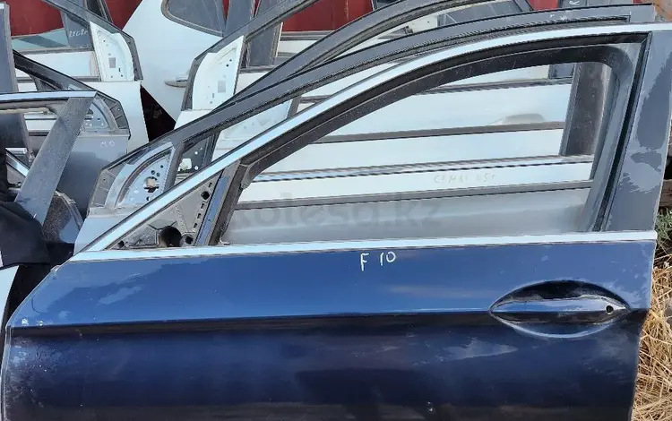 Дверь передней левый BMW F10 за 11 555 тг. в Шымкент