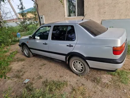 Volkswagen Vento 1996 года за 1 750 000 тг. в Астана – фото 2