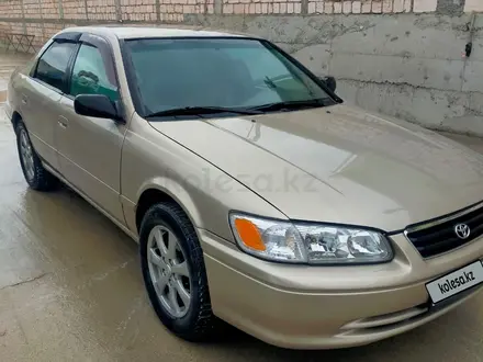 Toyota Camry 2000 года за 2 750 000 тг. в Актау – фото 2