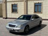 Mercedes-Benz S 320 2001 года за 4 300 000 тг. в Жанаозен