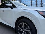 Lexus RX 350 2023 годаүшін31 900 000 тг. в Алматы – фото 4