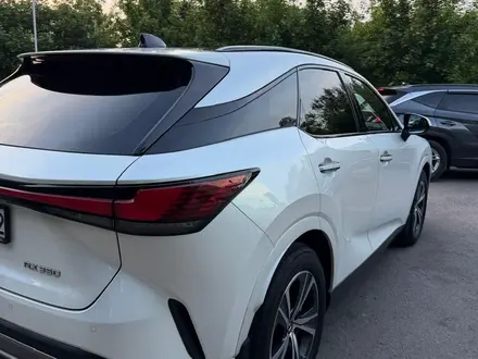 Lexus RX 350 2023 года за 31 900 000 тг. в Алматы – фото 8