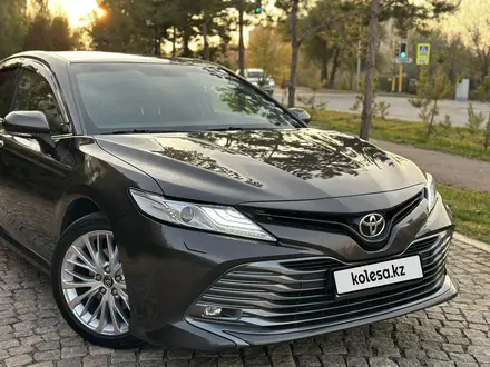 Toyota Camry 2019 года за 14 000 000 тг. в Алматы – фото 13