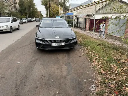 Hyundai Elantra 2024 года за 8 700 000 тг. в Алматы – фото 3