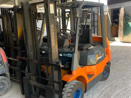 Toyota  7FGL25 2004 года за 4 000 000 тг. в Алматы
