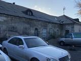 Mercedes-Benz S 320 2000 года за 1 200 000 тг. в Шахтинск – фото 2