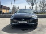 Hyundai Sonata 2021 года за 11 800 000 тг. в Караганда – фото 2