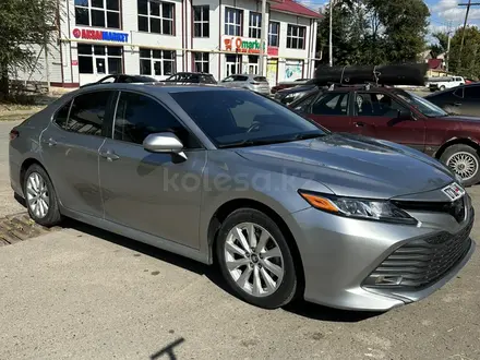 Toyota Camry 2020 года за 8 000 000 тг. в Аксай – фото 3