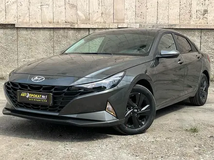 Hyundai Elantra БЕЗ ВОДИТЕЛЯ в Павлодар