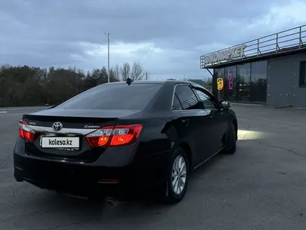 Toyota Camry 2012 года за 9 750 000 тг. в Актобе – фото 4