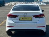 Hyundai Elantra 2018 годаүшін7 400 000 тг. в Уральск – фото 3