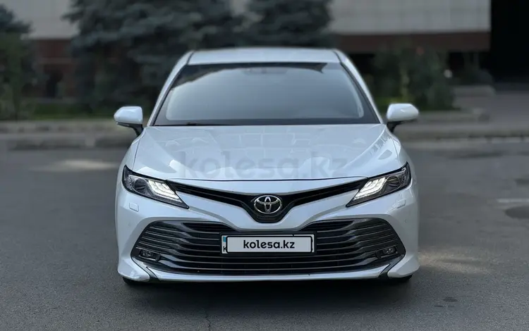 Toyota Camry 2018 года за 13 800 000 тг. в Алматы