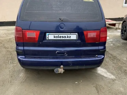 SEAT Alhambra 2001 года за 2 700 000 тг. в Атырау – фото 3