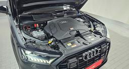 Audi Q7 55 TFSI 2022 года за 34 200 000 тг. в Алматы – фото 3