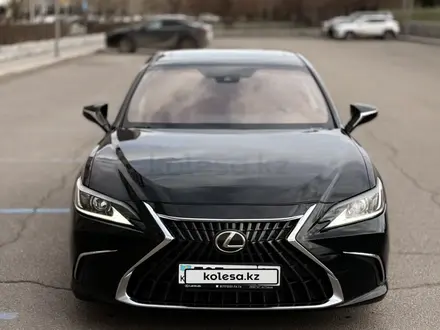 Lexus ES 250 2021 года за 21 000 000 тг. в Алматы