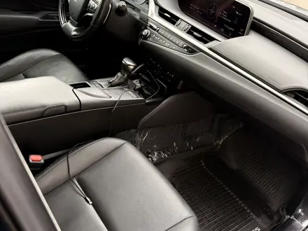 Lexus ES 250 2021 года за 21 000 000 тг. в Алматы – фото 9