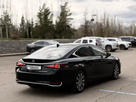 Lexus ES 250 2021 года за 21 000 000 тг. в Алматы – фото 3