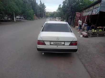 Mercedes-Benz E 230 1993 года за 1 000 000 тг. в Караганда – фото 2