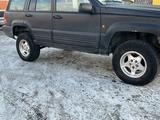 Jeep Grand Cherokee 1995 года за 2 300 000 тг. в Семей – фото 2