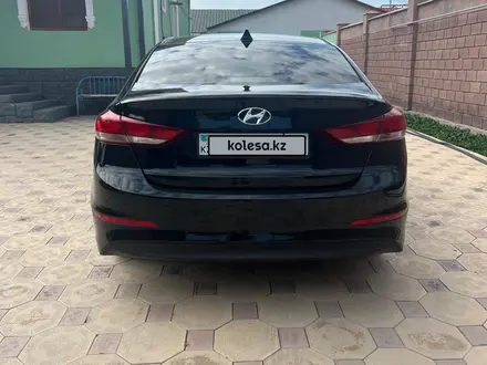 Hyundai Elantra 2018 года за 7 600 000 тг. в Шымкент – фото 2