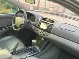 Toyota Camry 2005 года за 4 800 000 тг. в Туркестан – фото 4