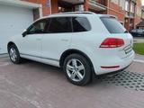 Volkswagen Touareg 2013 года за 10 200 000 тг. в Рудный – фото 2