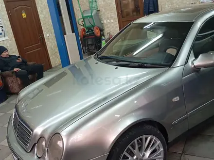 Mercedes-Benz CLK 320 1998 года за 2 400 000 тг. в Караганда