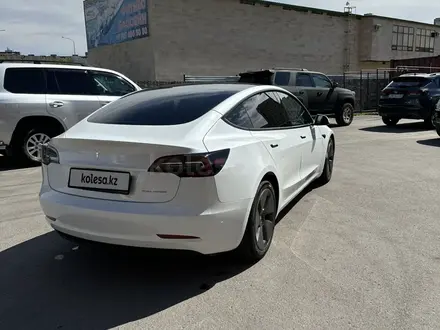 Tesla Model 3 2022 года за 18 600 000 тг. в Астана – фото 2