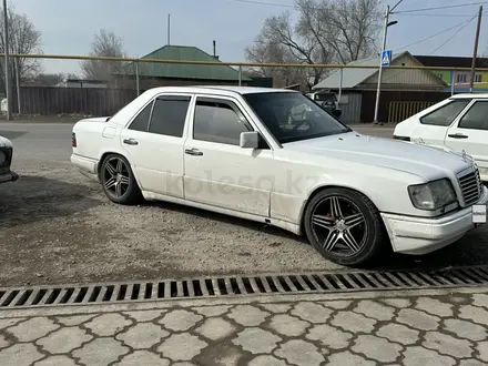 Mercedes-Benz E 320 1993 года за 2 300 000 тг. в Алматы – фото 5