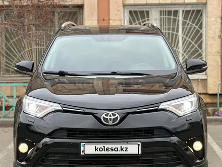 Toyota RAV4 2019 года за 12 500 000 тг. в Уральск – фото 4