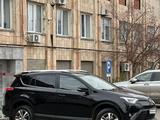 Toyota RAV4 2019 года за 12 500 000 тг. в Уральск – фото 3