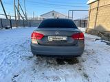 Volkswagen Passat 2014 года за 5 500 000 тг. в Атырау – фото 5