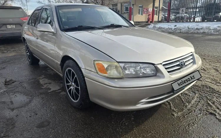 Toyota Camry 2000 годаfor2 800 000 тг. в Алматы