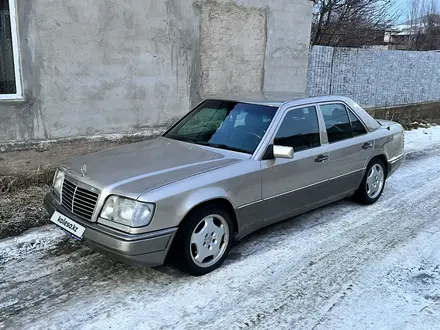 Mercedes-Benz E 220 1993 года за 2 450 000 тг. в Шымкент – фото 13