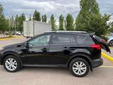 Toyota RAV4 2015 года за 8 900 000 тг. в Актобе
