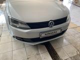 Volkswagen Jetta 2011 года за 4 400 000 тг. в Уральск – фото 2