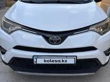 Toyota RAV4 2018 года за 10 500 000 тг. в Шымкент