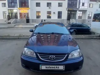 Toyota Avensis, 2001