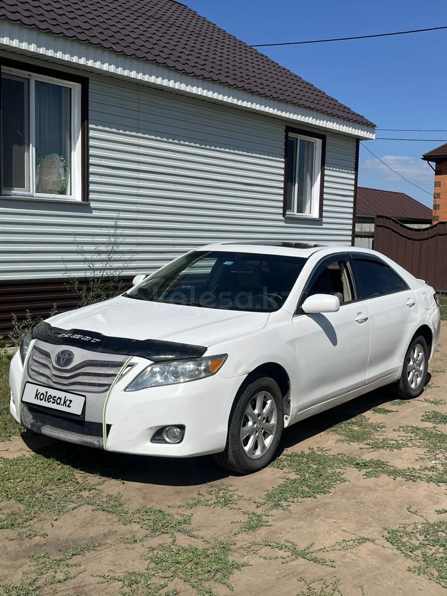 Toyota Camry 2010 г.