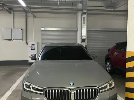 BMW 530 2022 года за 27 900 000 тг. в Алматы – фото 2