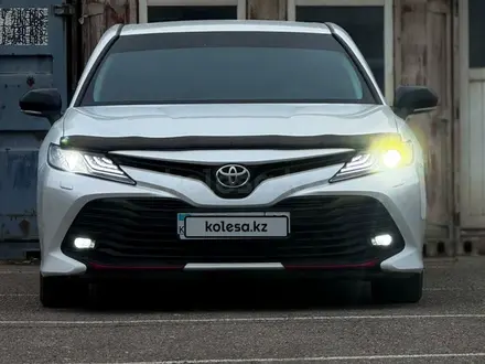 Toyota Camry 2020 года за 13 500 000 тг. в Актау